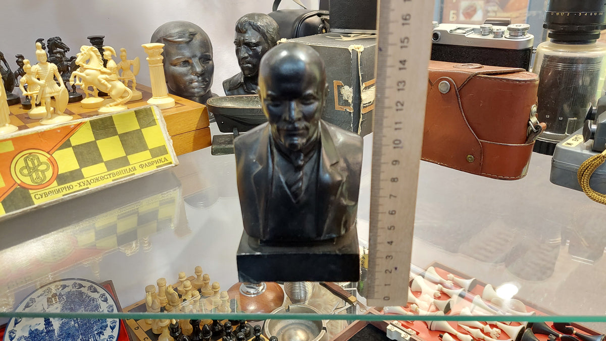 bust of Lenin 1962