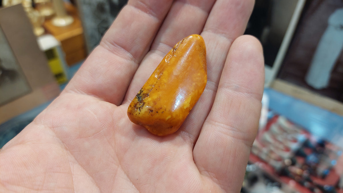 Small amber brooch, natural Baltic amber pin, vintage, USSR, 50s, gemstone jewelry.