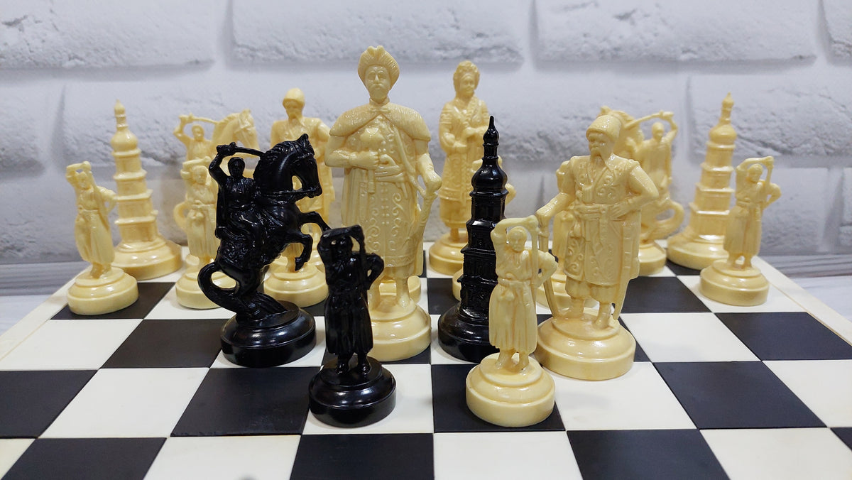 CHESS. Chess figures Cossack warriors Kyiv Vintage Carbolite plastic, antique