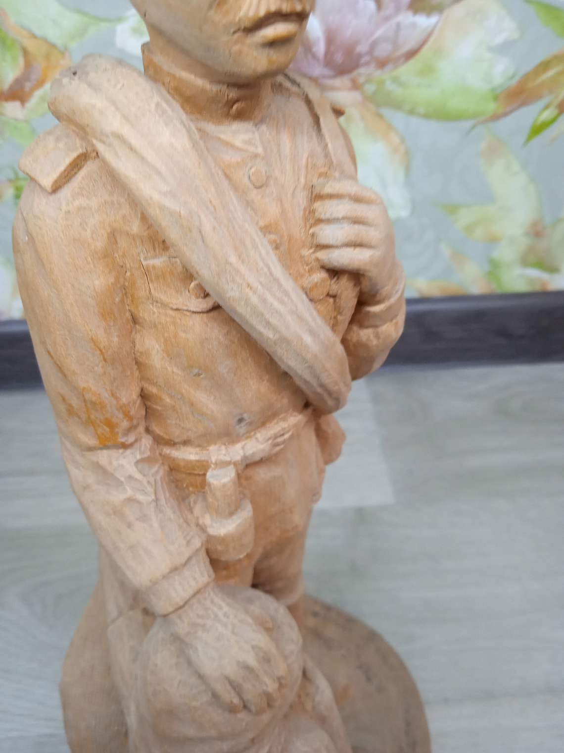 figurine wooden soldier returned home