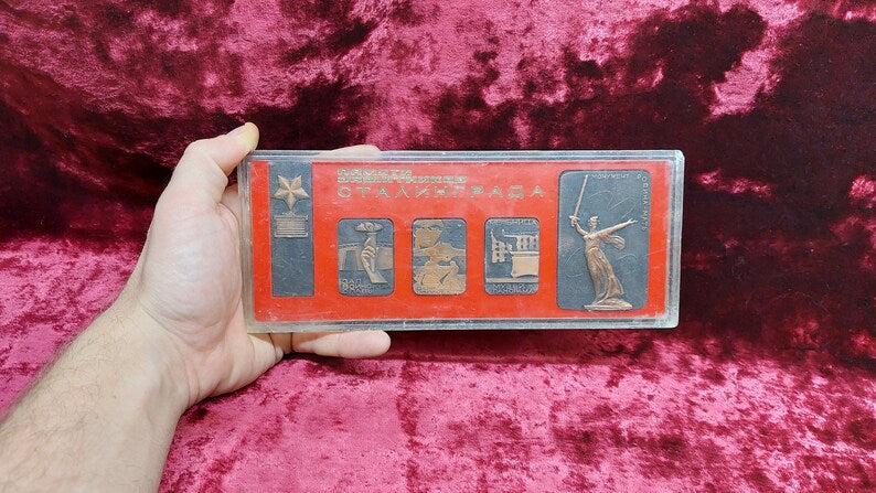 Rare Post World War II Soviet Soviet CCCP Table Set Stalingrad Medal Badge
