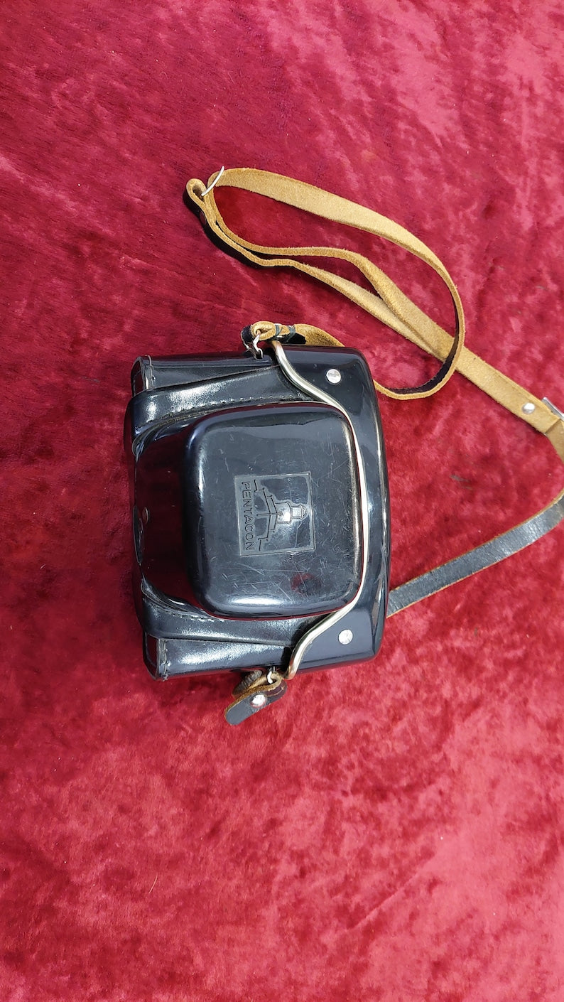 The Praktica MTL5b 35mm SLR is a 29mm f/2.8 wide angle lens.
