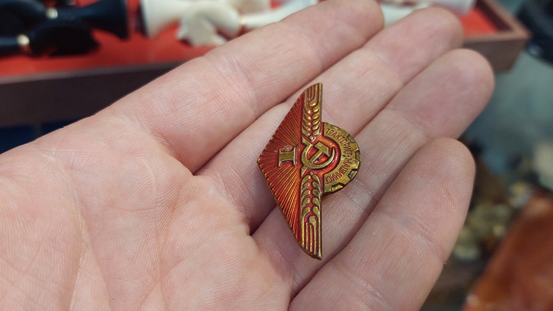 Нагрудный знак для ударников сельского хозяйства СССР за отличную работу и выполнение плана «тракторист-машинист»