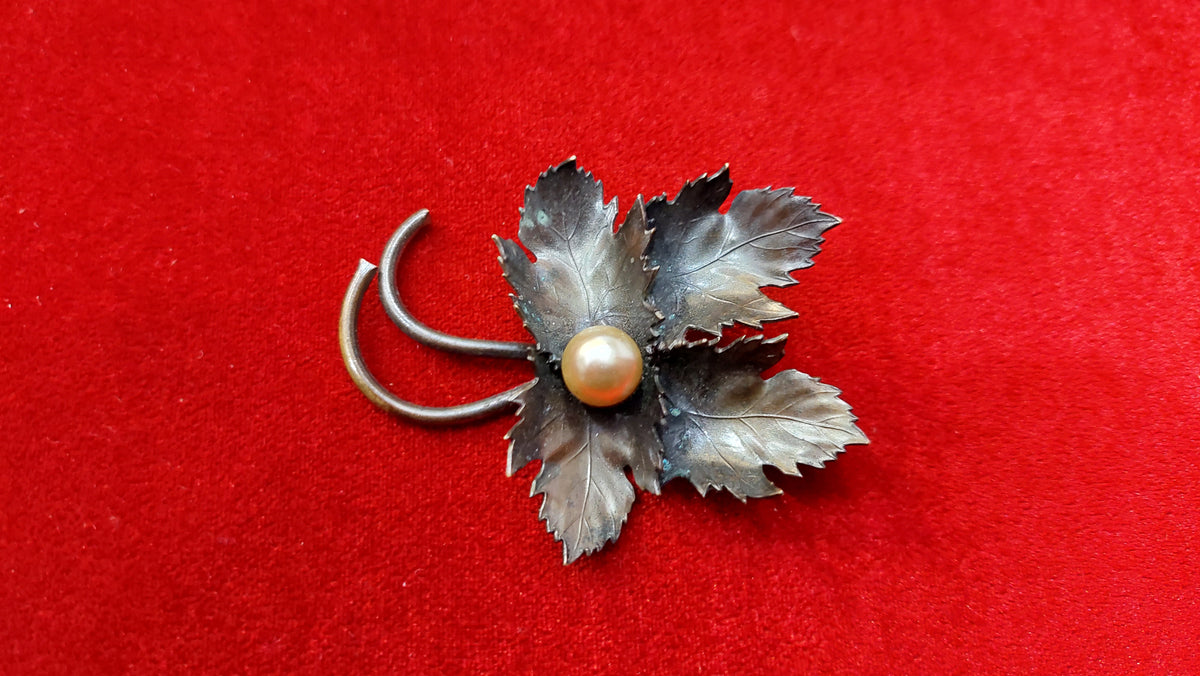 Vintage maple leaf brooch
