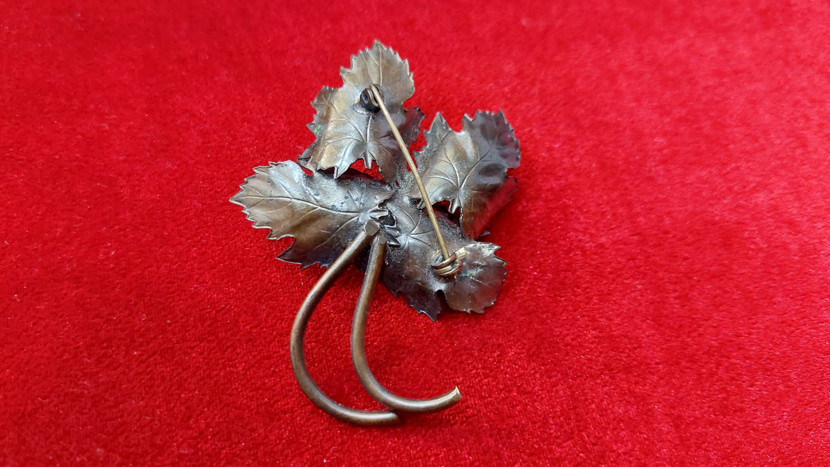 Vintage maple leaf brooch