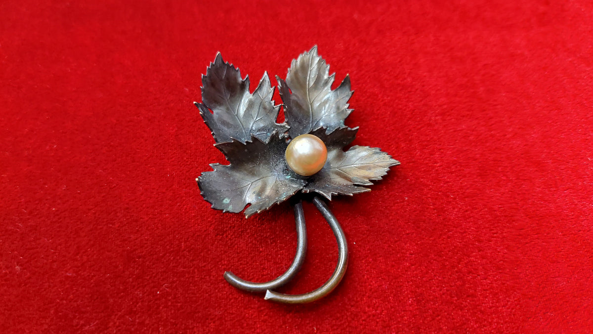 Vintage maple leaf brooch