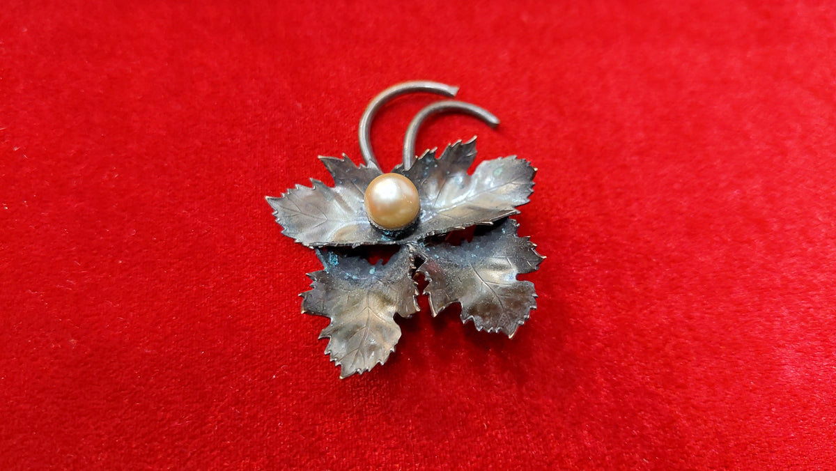Vintage maple leaf brooch