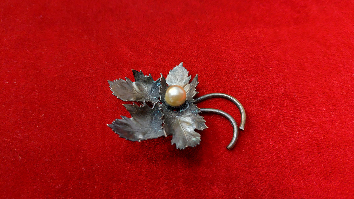Vintage maple leaf brooch