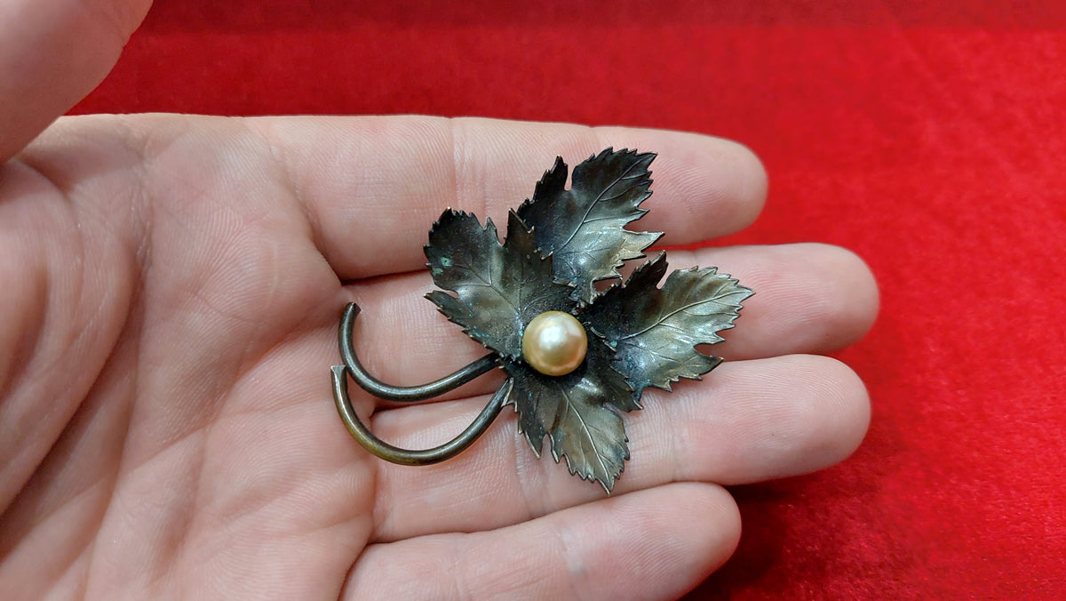 Vintage maple leaf brooch