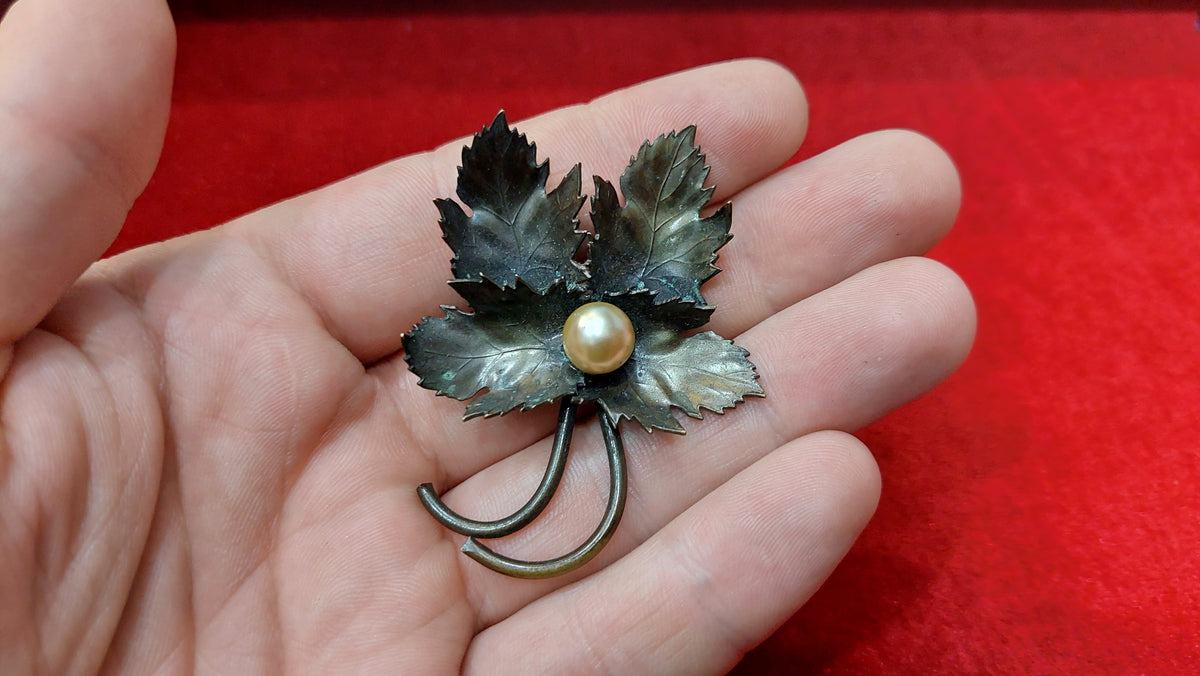 Vintage maple leaf brooch