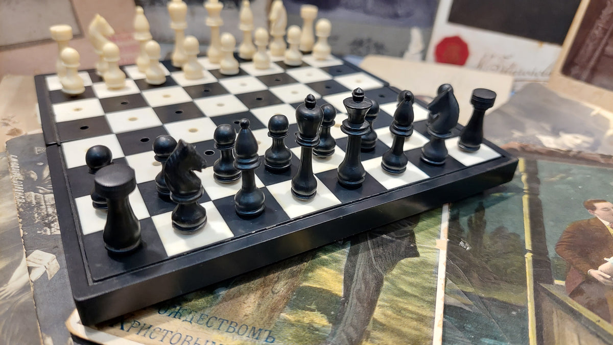 Soviet pocket chess Leningrad 80s release in good condition.