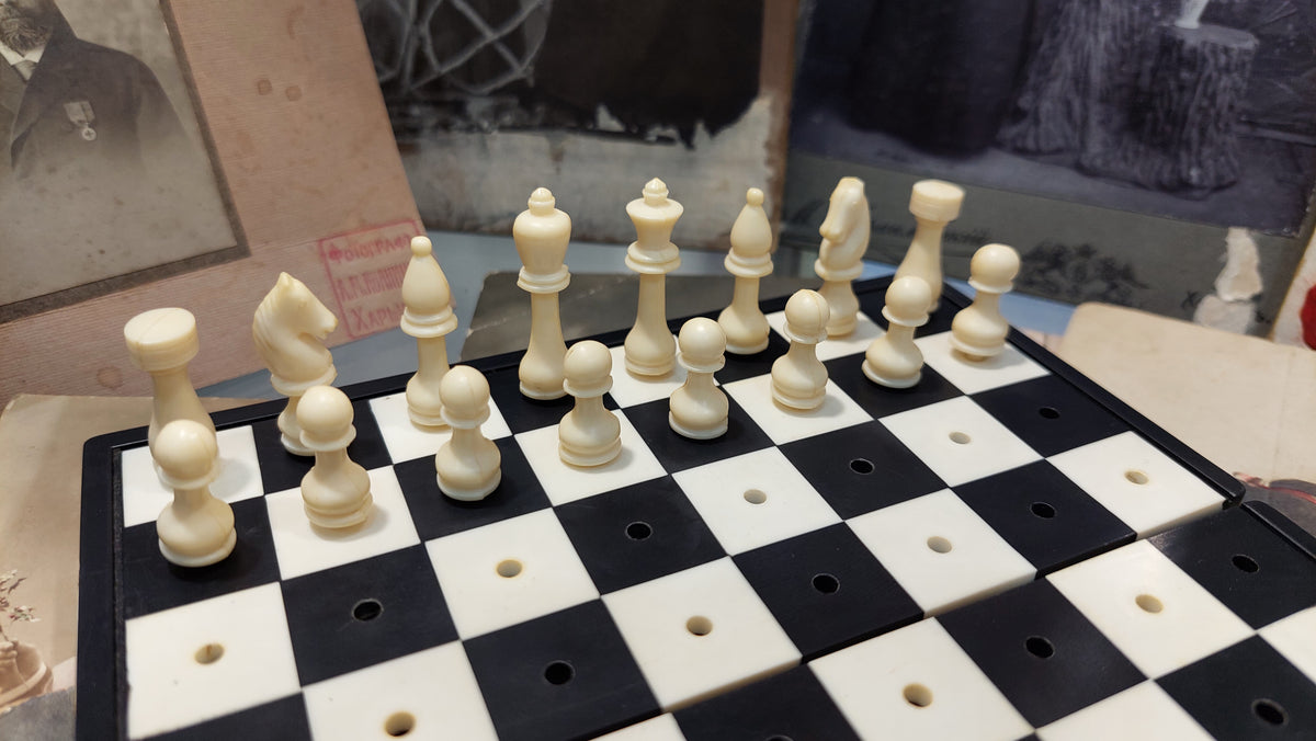 Soviet pocket chess Leningrad 80s release in good condition.