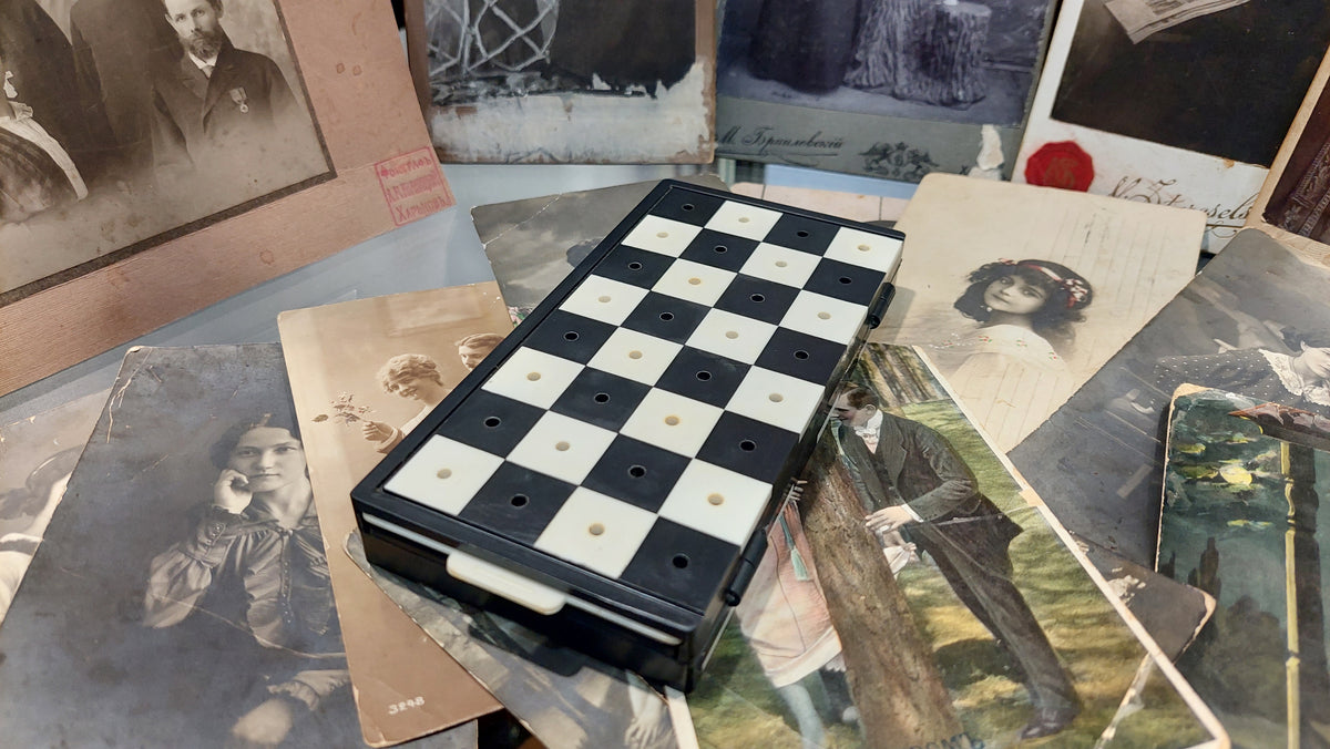 Soviet pocket chess Leningrad 80s release in good condition.