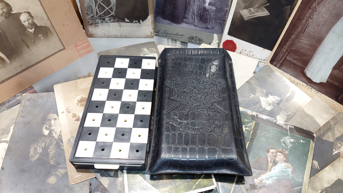 Soviet pocket chess Leningrad 80s release in good condition.