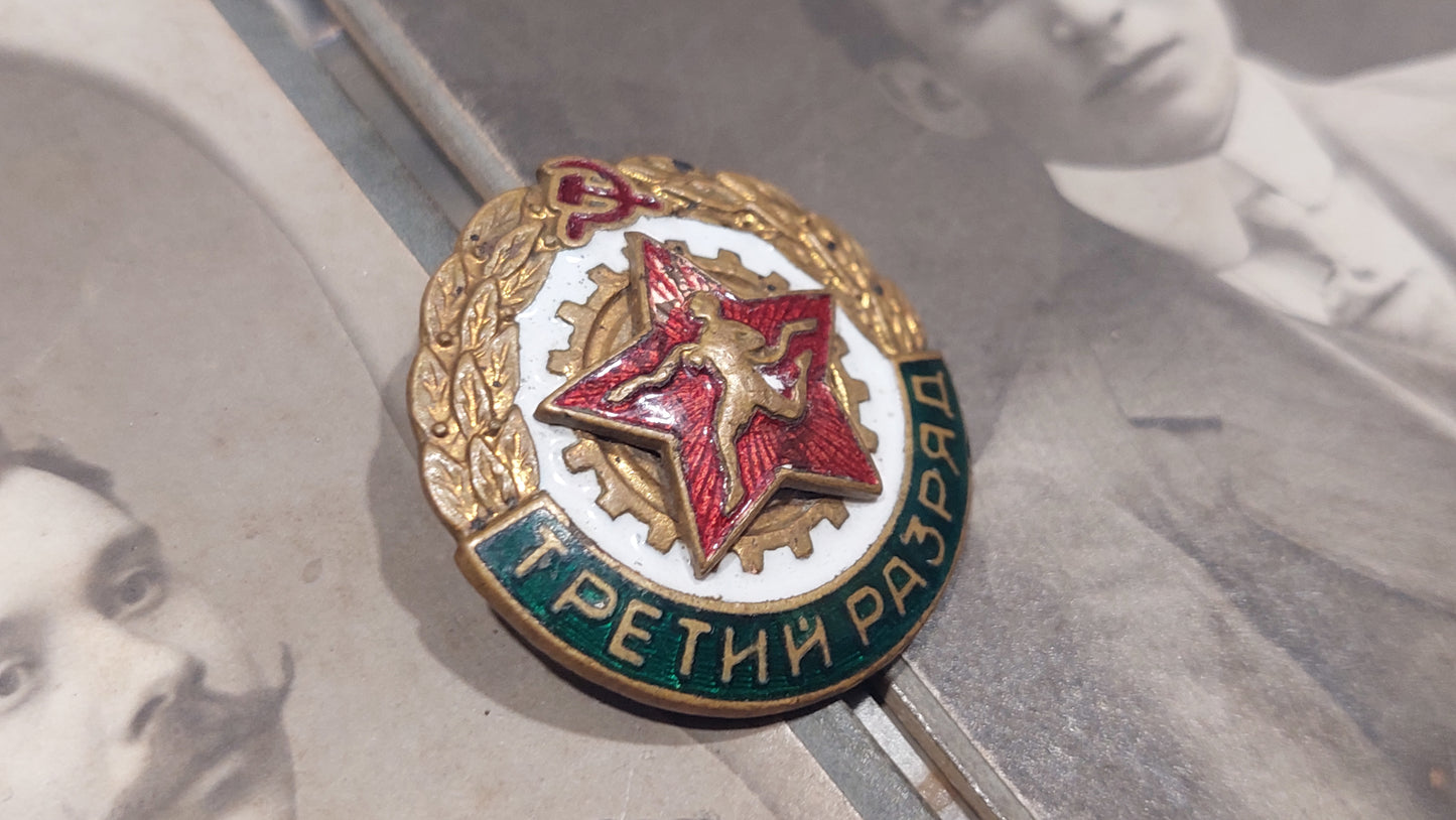 badge of the third category on the run of the USSR