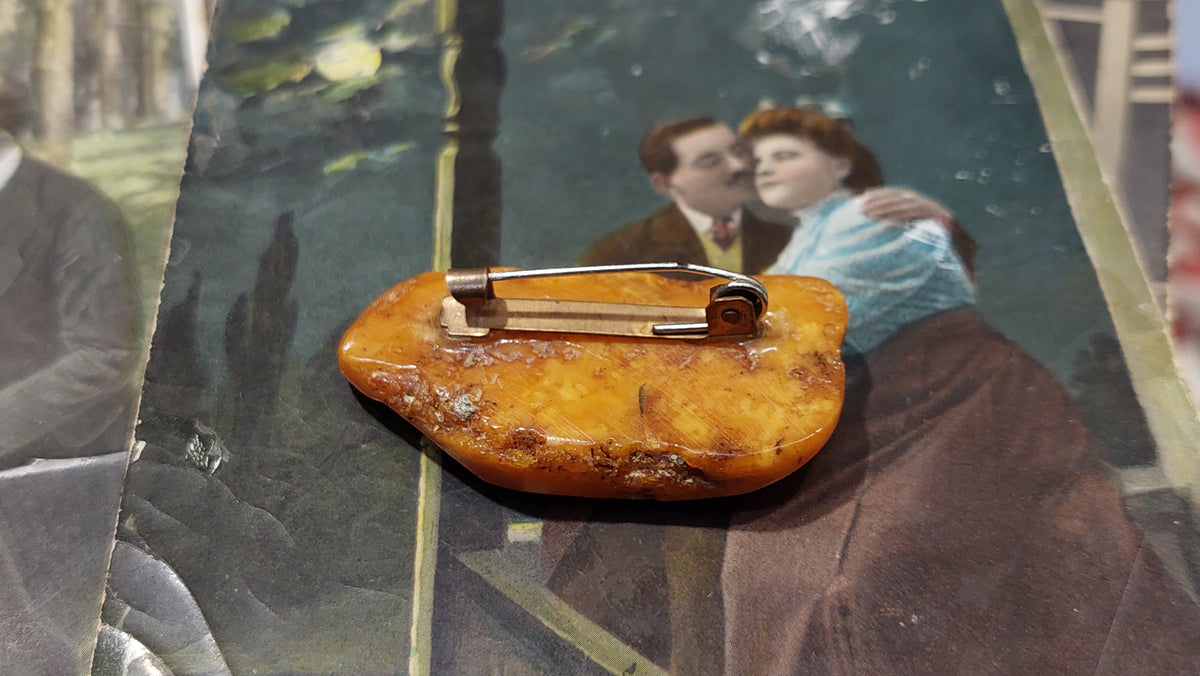 Small amber brooch, natural Baltic amber pin, vintage, USSR, 50s, gemstone jewelry.