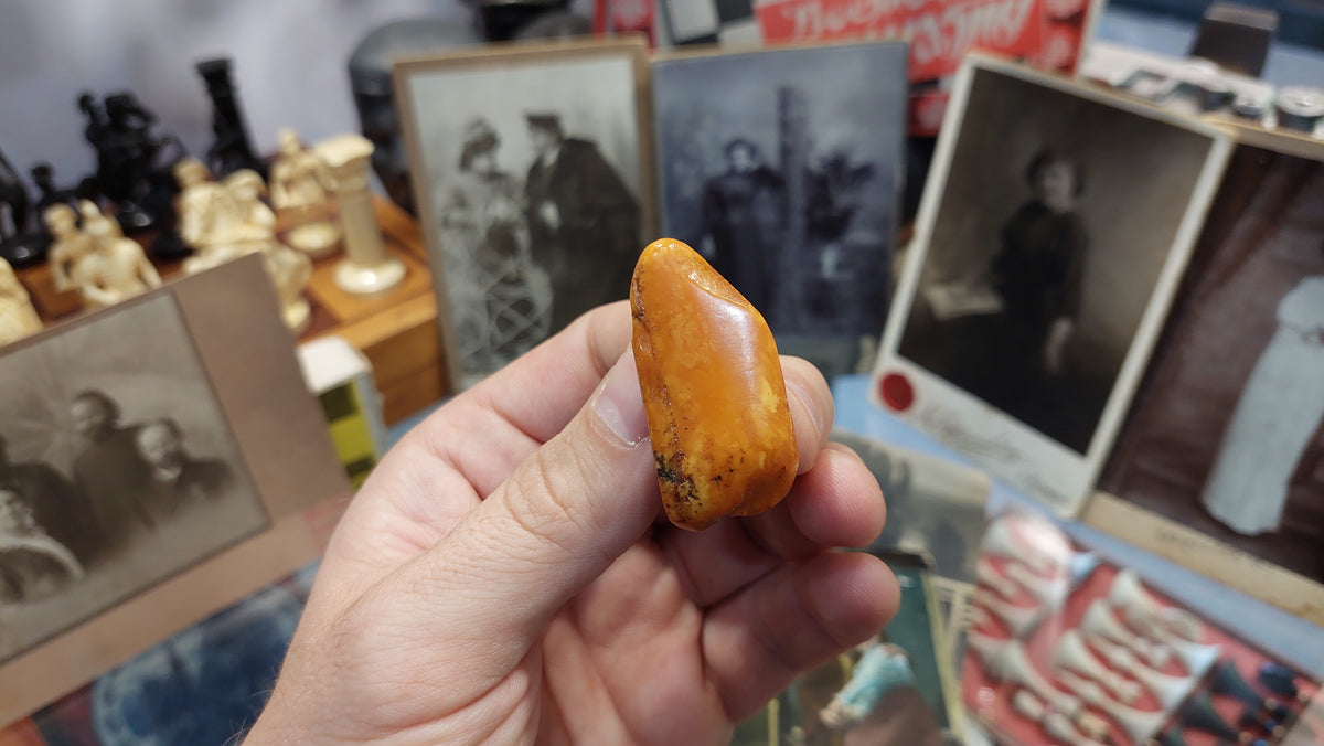 Small amber brooch, natural Baltic amber pin, vintage, USSR, 50s, gemstone jewelry.