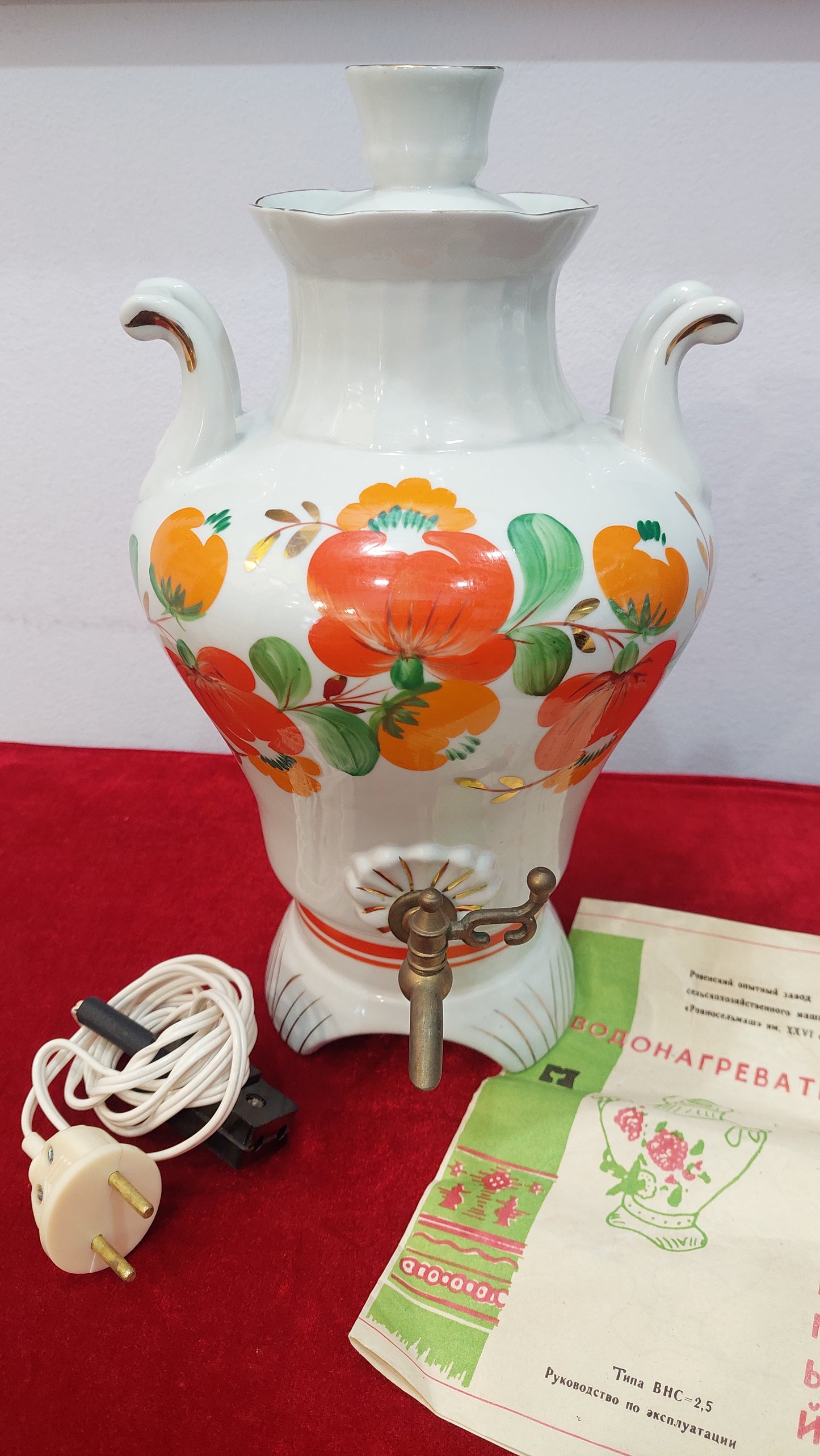 Soviet porcelain samovar. hand painted samovar. Soviet samovar. samovar. electric samovar.THE USSR. electric samovar.kettle. vintage samovar