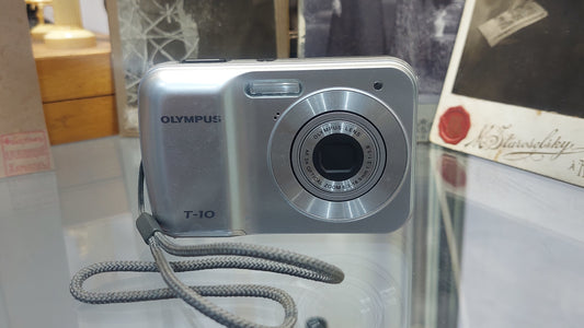 Excellent digital camera Olympus T-10 silver