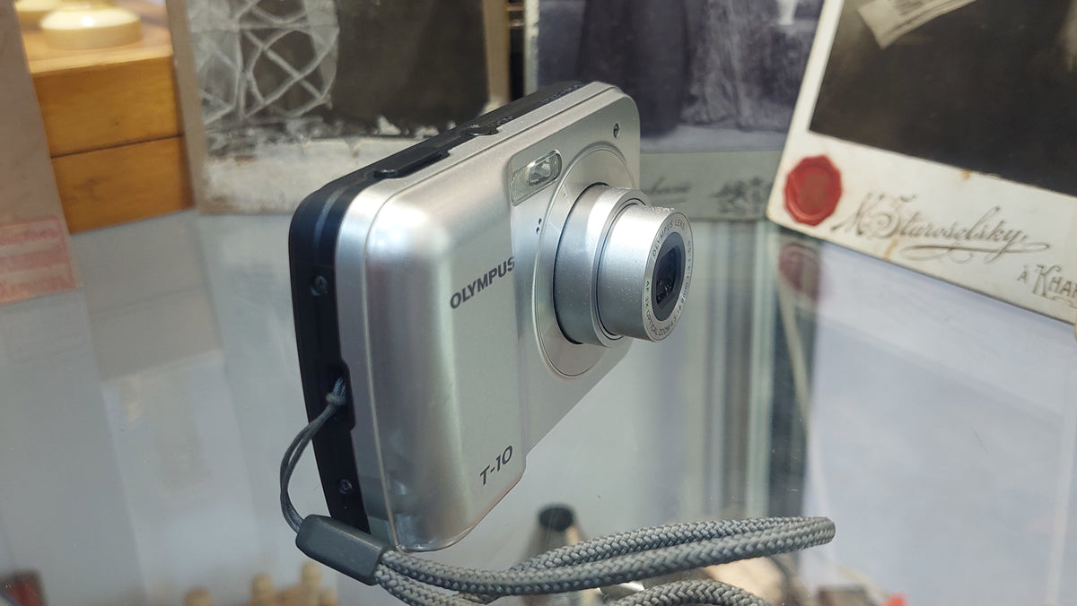 Excellent digital camera Olympus T-10 silver