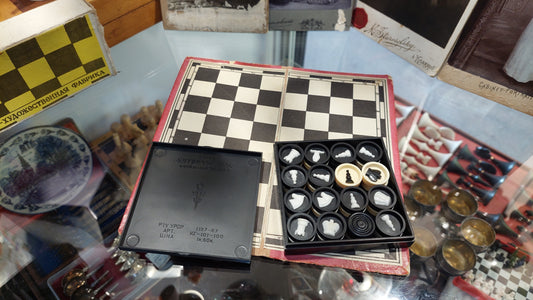 Ukrainian travel chess Kievplastmass.