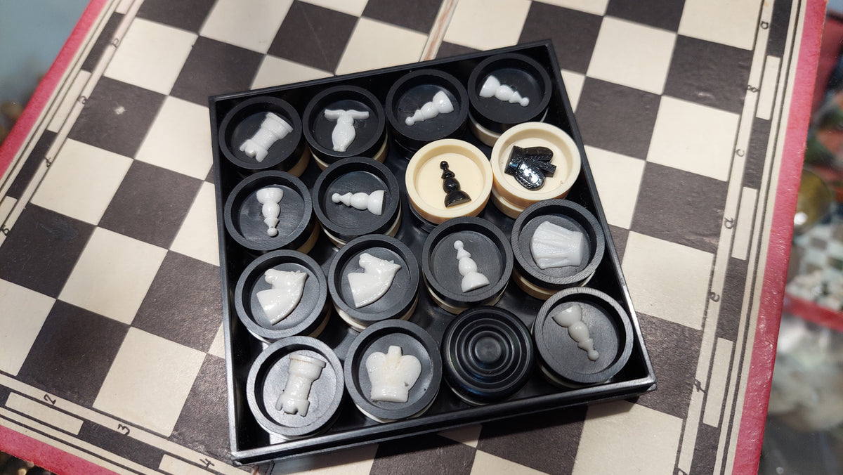 Ukrainian travel chess Kievplastmass.