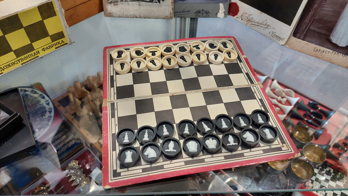 Ukrainian travel chess Kievplastmass.