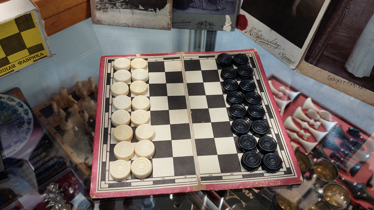 Ukrainian travel chess Kievplastmass.