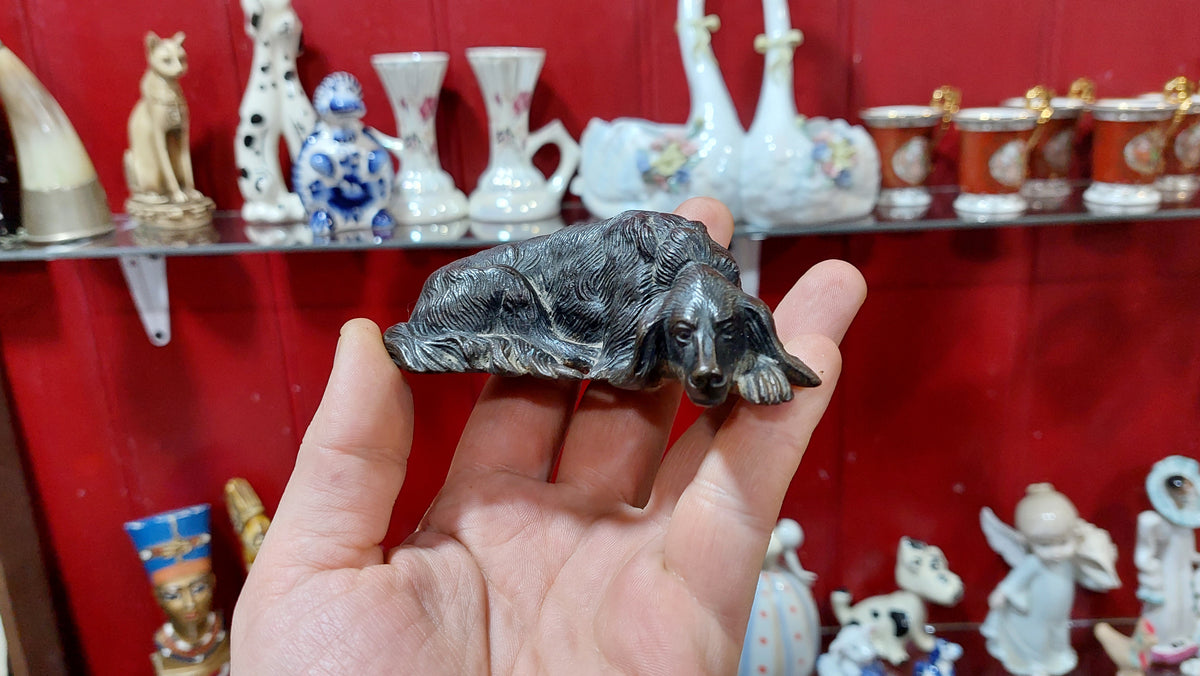 Figurine Lying setter