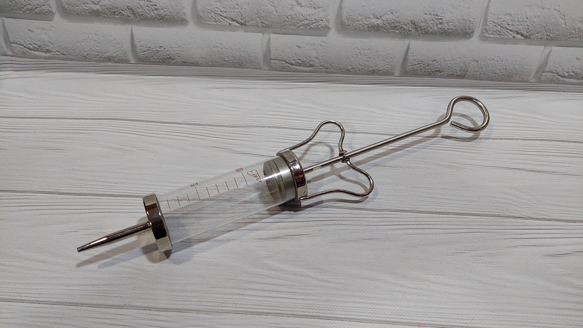 SYRINGE with silicone seal for rinsing cavities with a capacity of 100 ml.
