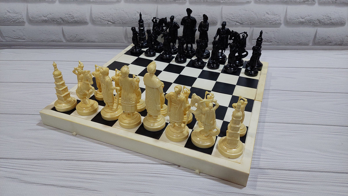 CHESS. Chess figures Cossack warriors Kyiv Vintage Carbolite plastic, antique