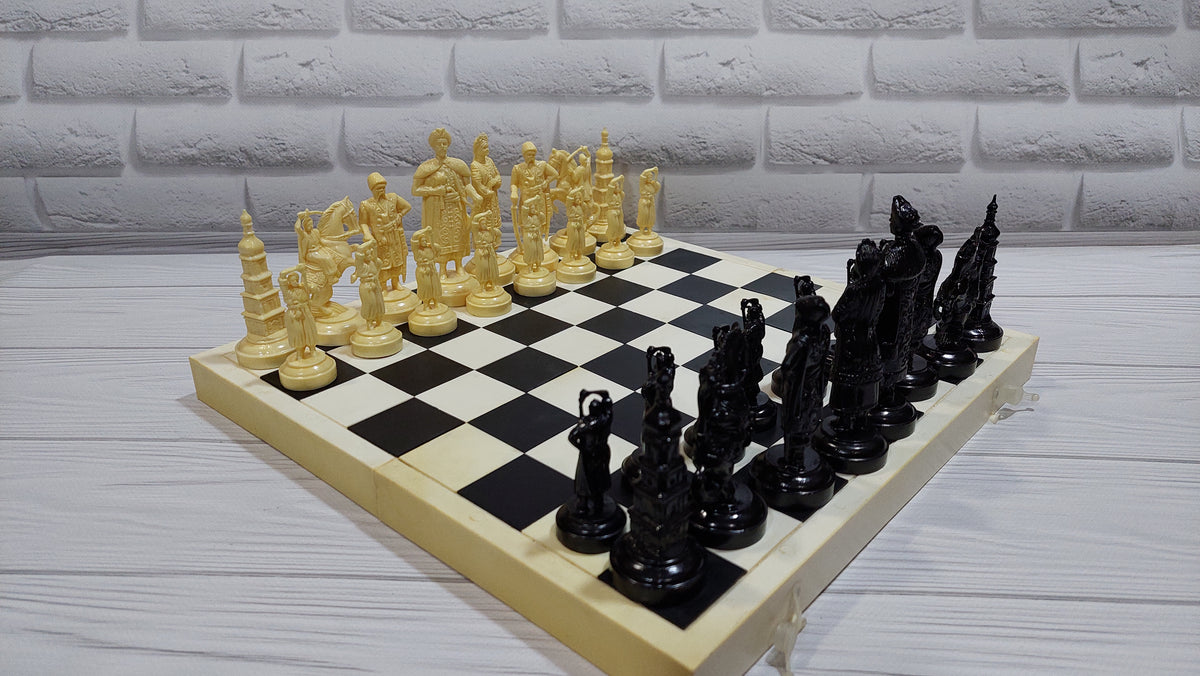 CHESS. Chess figures Cossack warriors Kyiv Vintage Carbolite plastic, antique