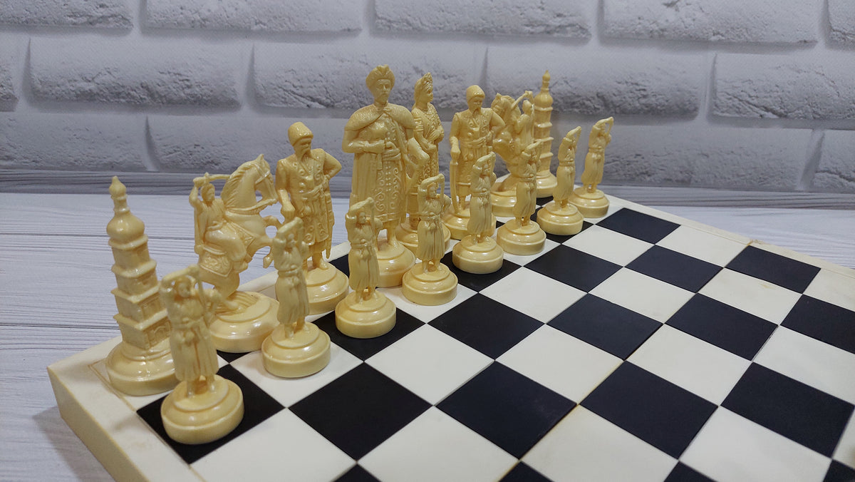 CHESS. Chess figures Cossack warriors Kyiv Vintage Carbolite plastic, antique