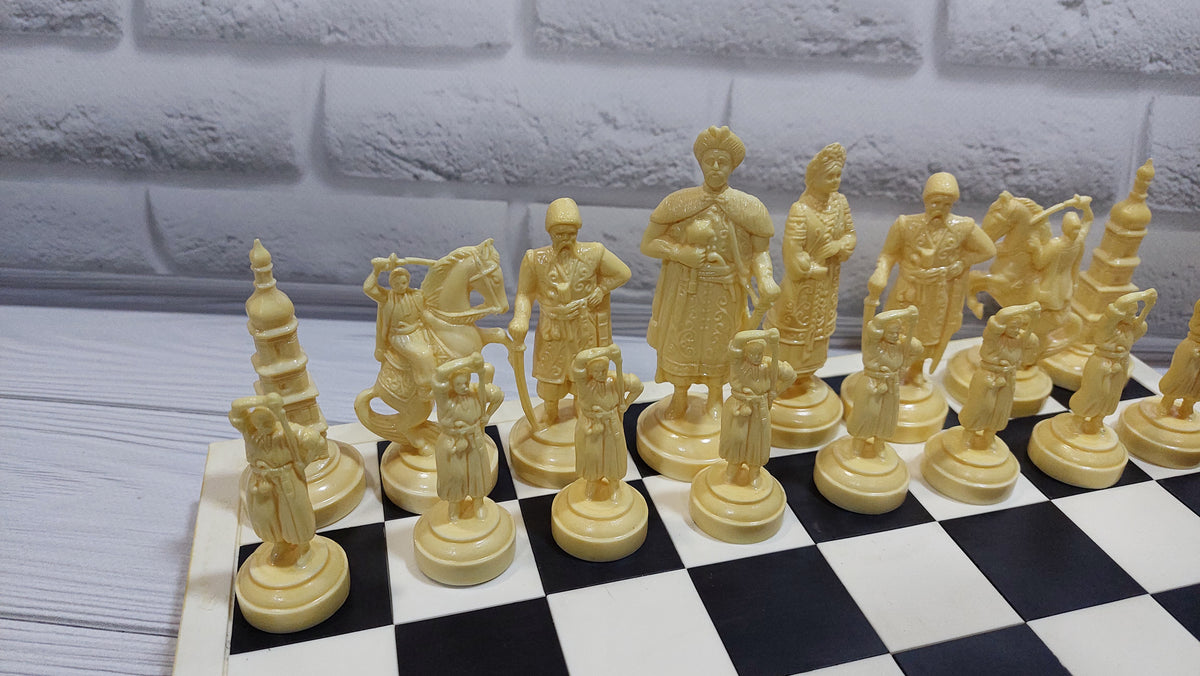 CHESS. Chess figures Cossack warriors Kyiv Vintage Carbolite plastic, antique