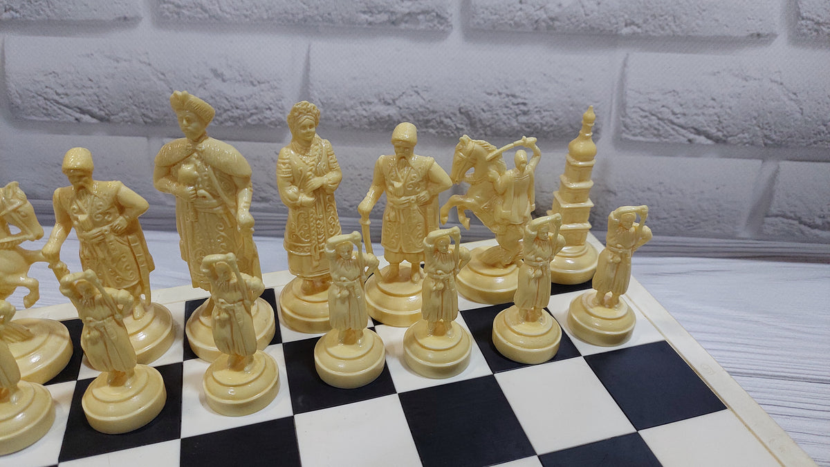 CHESS. Chess figures Cossack warriors Kyiv Vintage Carbolite plastic, antique