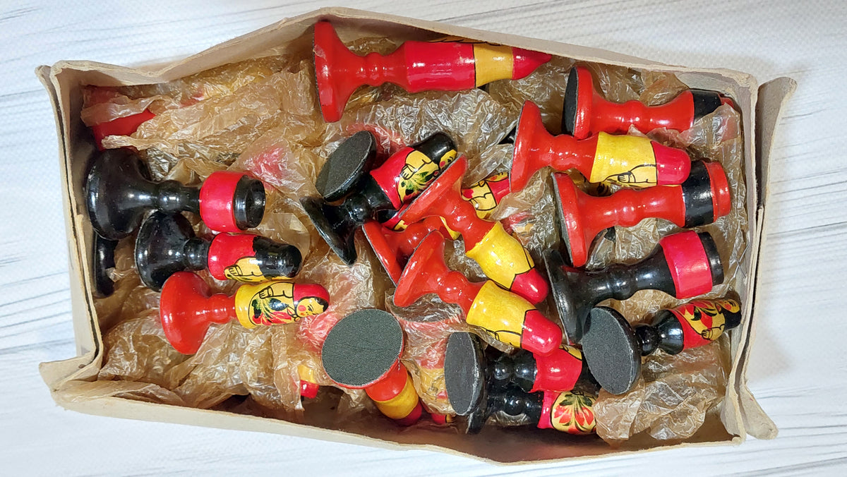 Painted chess set "Artistic" in the form of a nesting doll from 1982 in the original box in new condition. Production city Semenov.