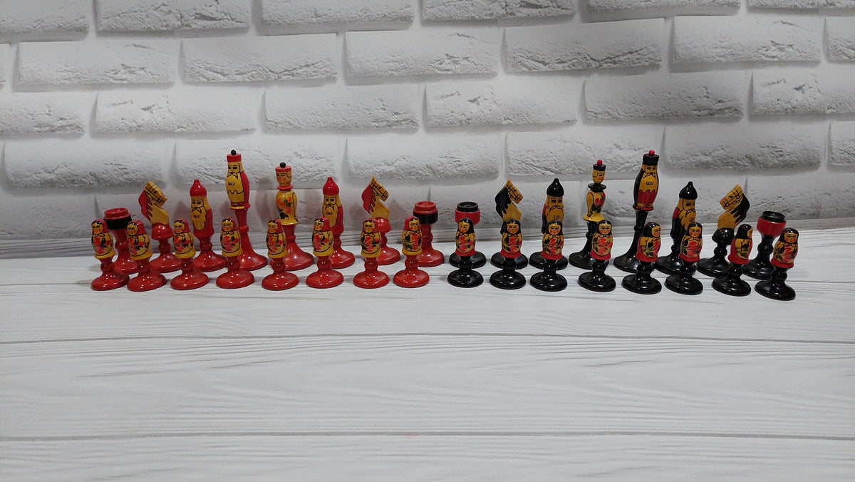 Painted chess set "Artistic" in the form of a nesting doll from 1982 in the original box in new condition. Production city Semenov.