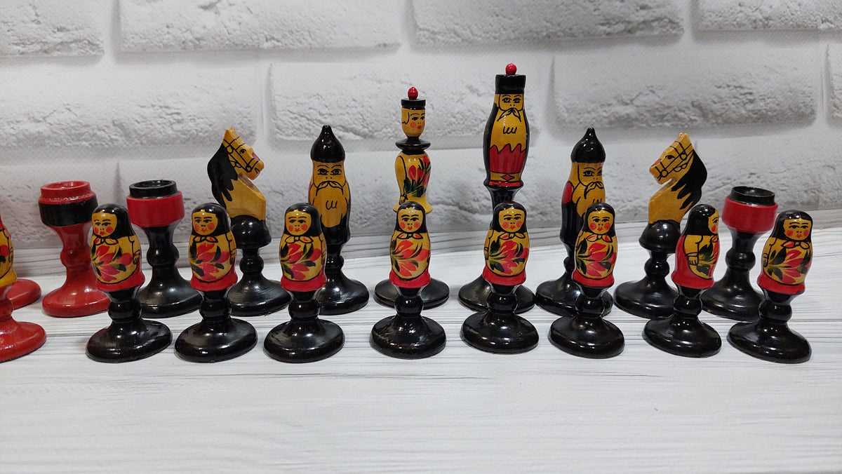 Painted chess set "Artistic" in the form of a nesting doll from 1982 in the original box in new condition. Production city Semenov.