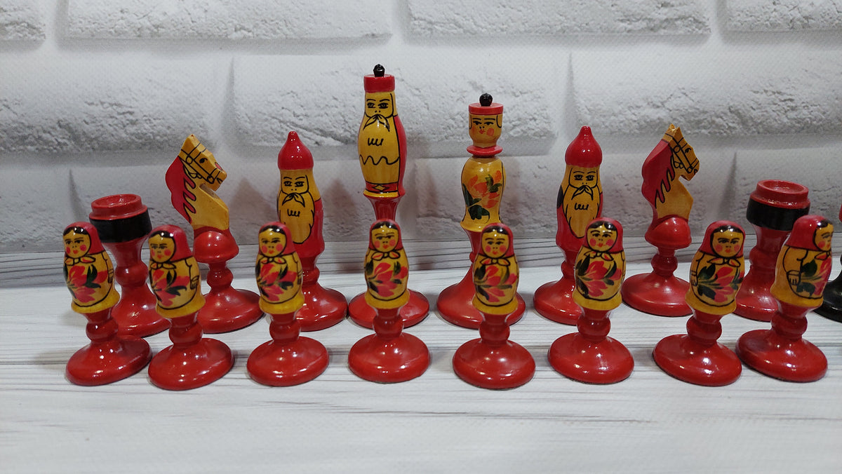 Painted chess set "Artistic" in the form of a nesting doll from 1982 in the original box in new condition. Production city Semenov.