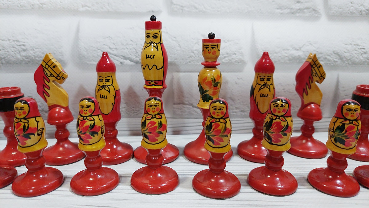 Painted chess set "Artistic" in the form of a nesting doll from 1982 in the original box in new condition. Production city Semenov.