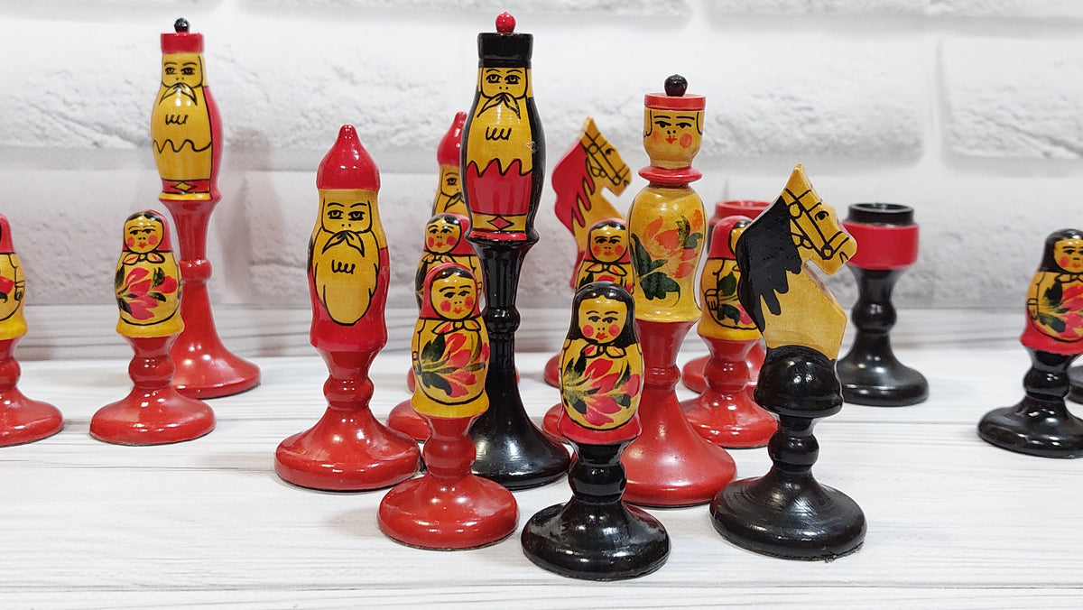 Painted chess set "Artistic" in the form of a nesting doll from 1982 in the original box in new condition. Production city Semenov.