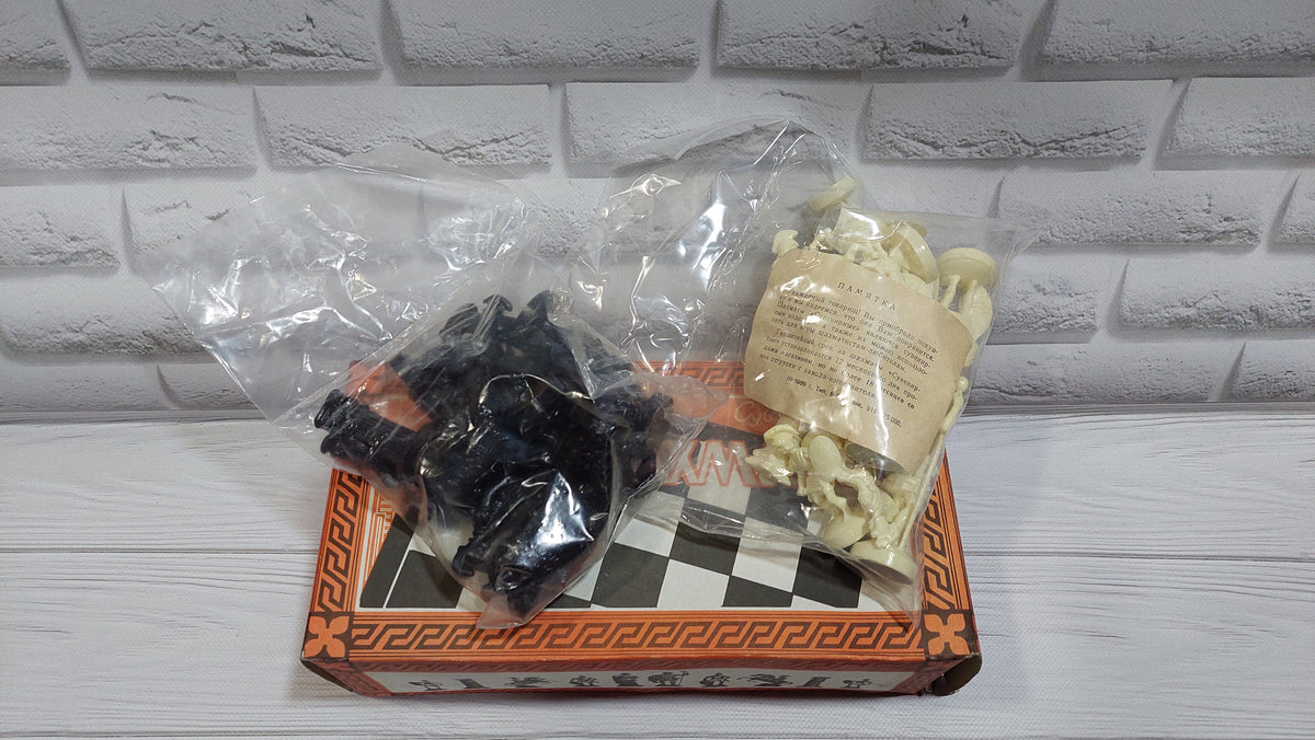 CHESS. Souvenir chess Romans, new in sealed packaging, manufactured in 1989.