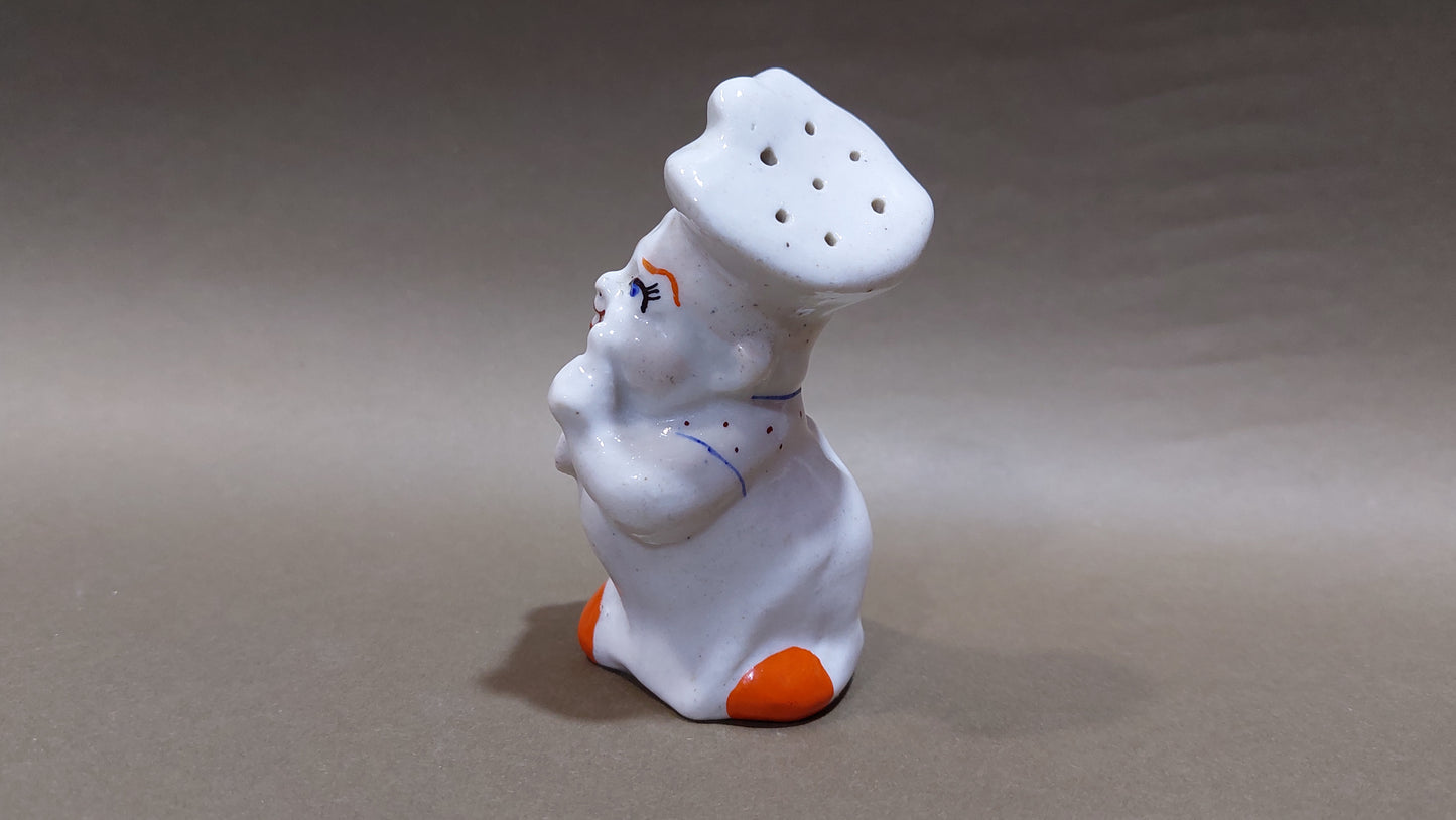 Salon COOK. Porcelain miniature figurine of a squire. Cook with a spoon. Production Gorodnitsa Ukraine