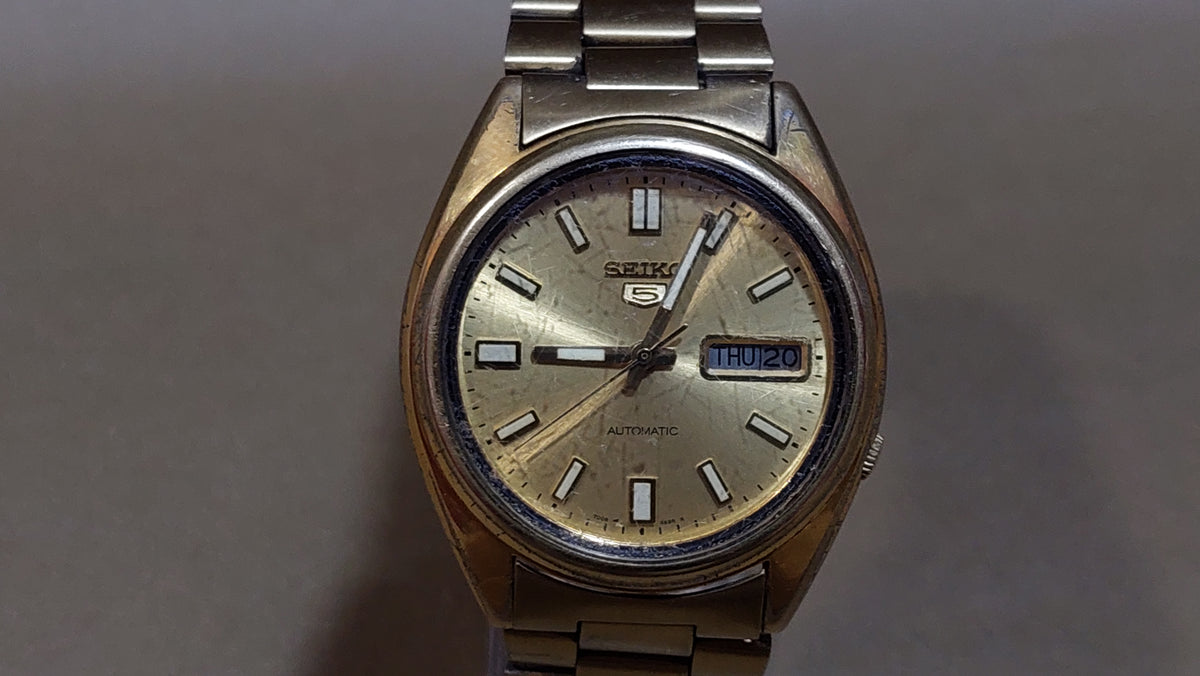 Old SEIKO 5 Men's Watch, Vintage Japanese Mechanical Automatic Wristwatch.