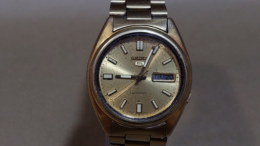 Old SEIKO 5 Men's Watch, Vintage Japanese Mechanical Automatic Wristwatch.