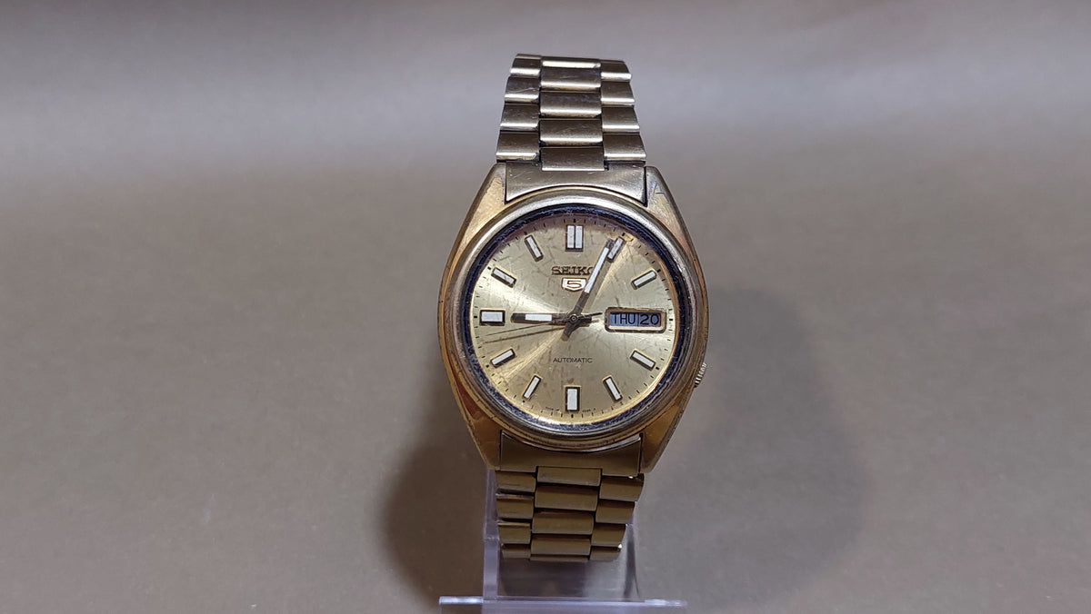 Old SEIKO 5 Men's Watch, Vintage Japanese Mechanical Automatic Wristwatch.