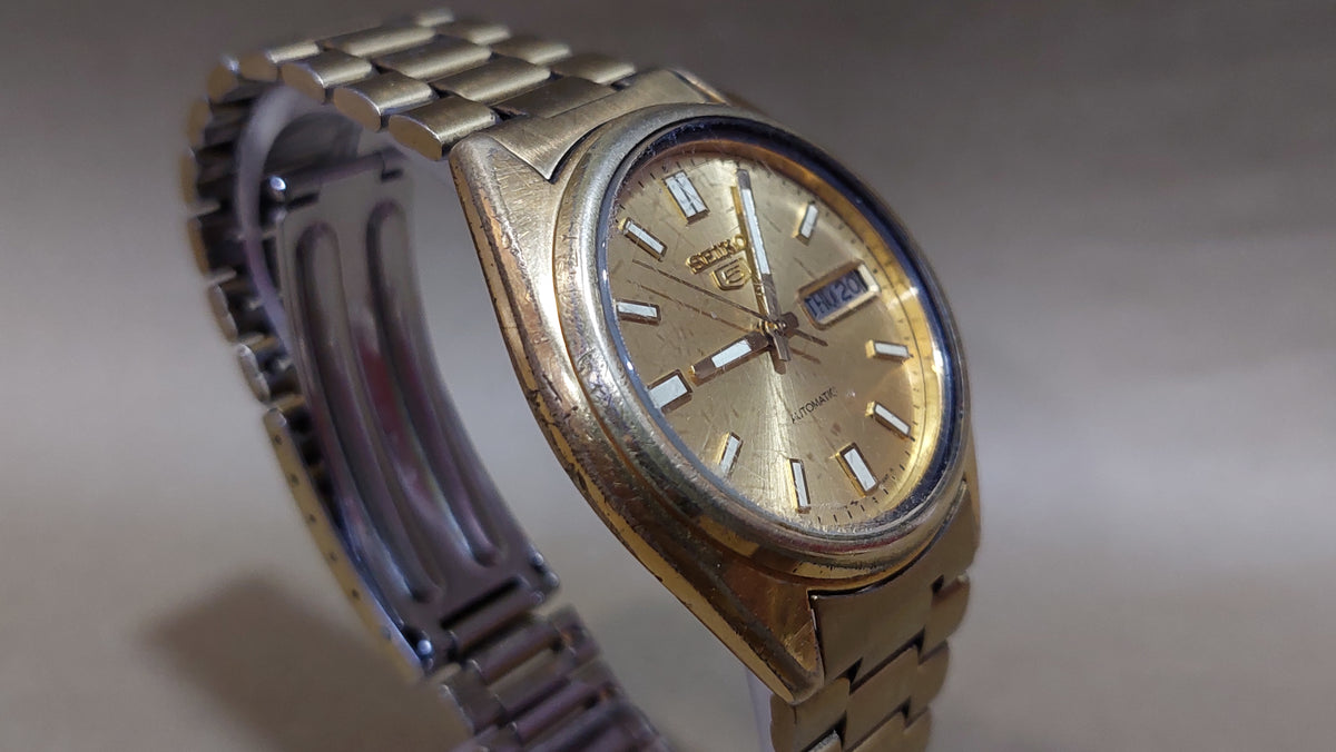 Old SEIKO 5 Men's Watch, Vintage Japanese Mechanical Automatic Wristwatch.