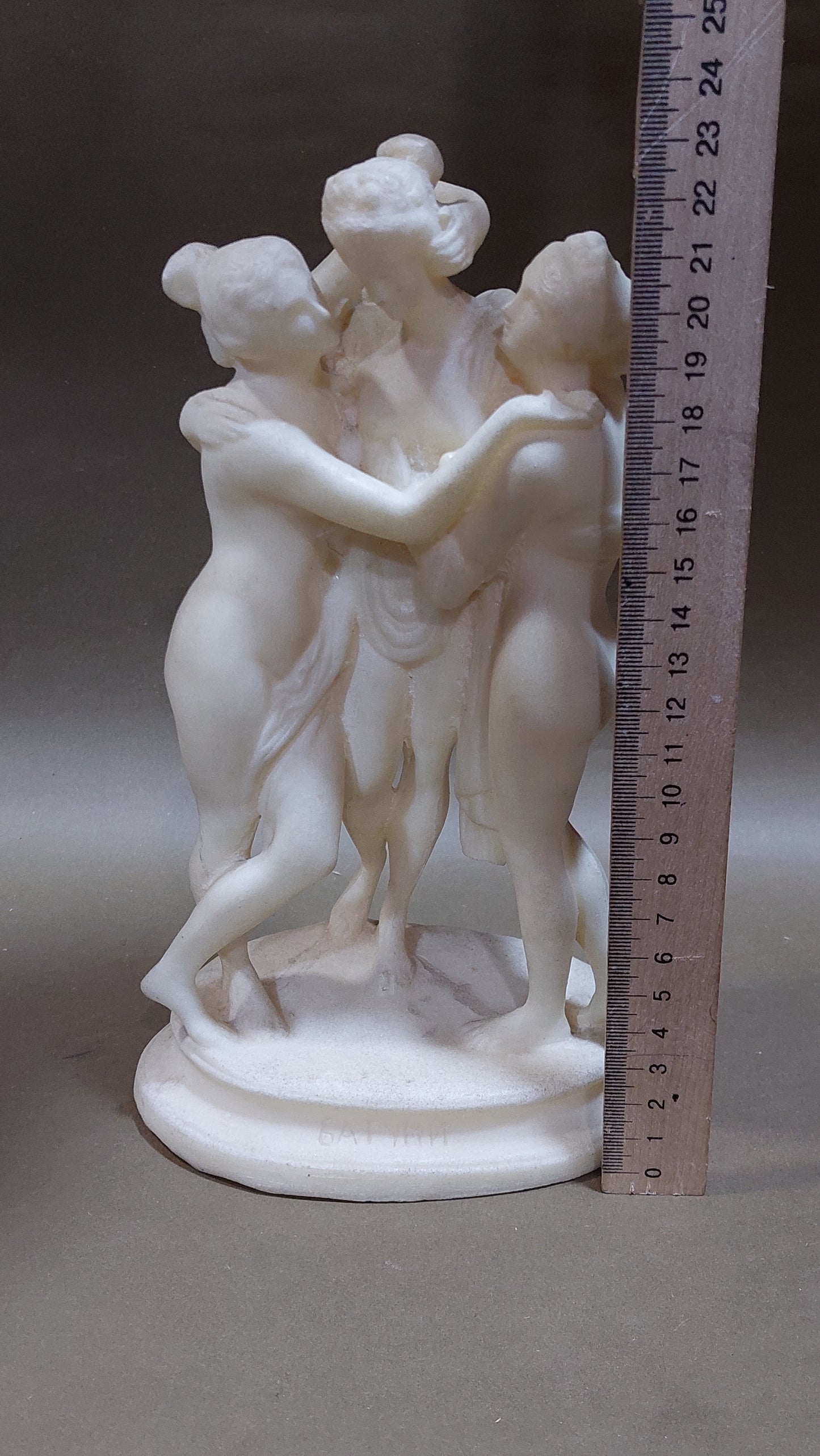 figurine of the Three Graces