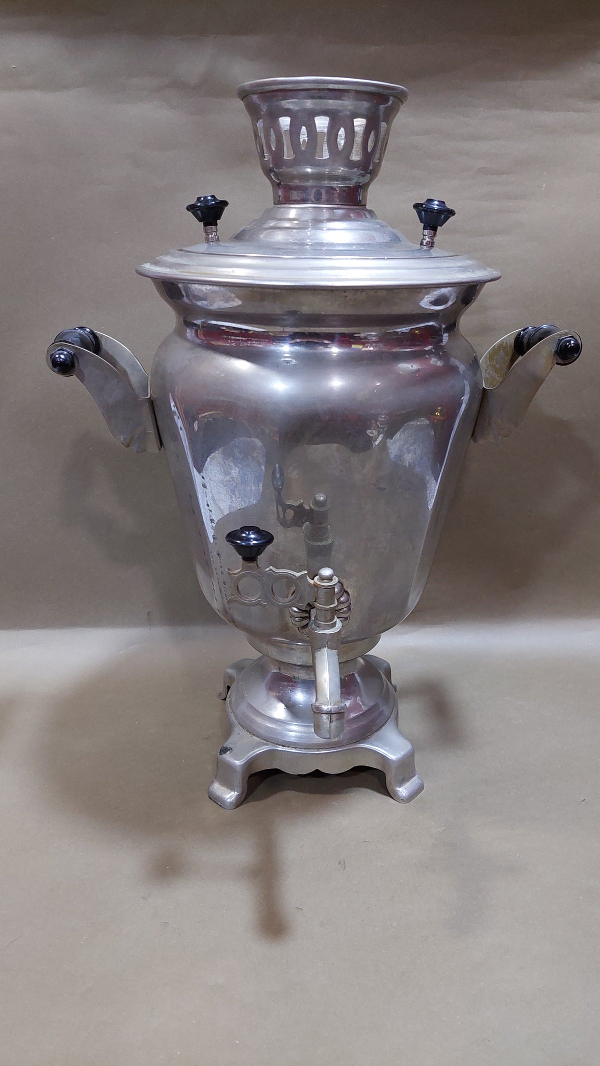 samovar, chrome plated samovar. bronze samovar in chrome. electric samovar. . electric samovar-kettle. antique samovar from 1986.