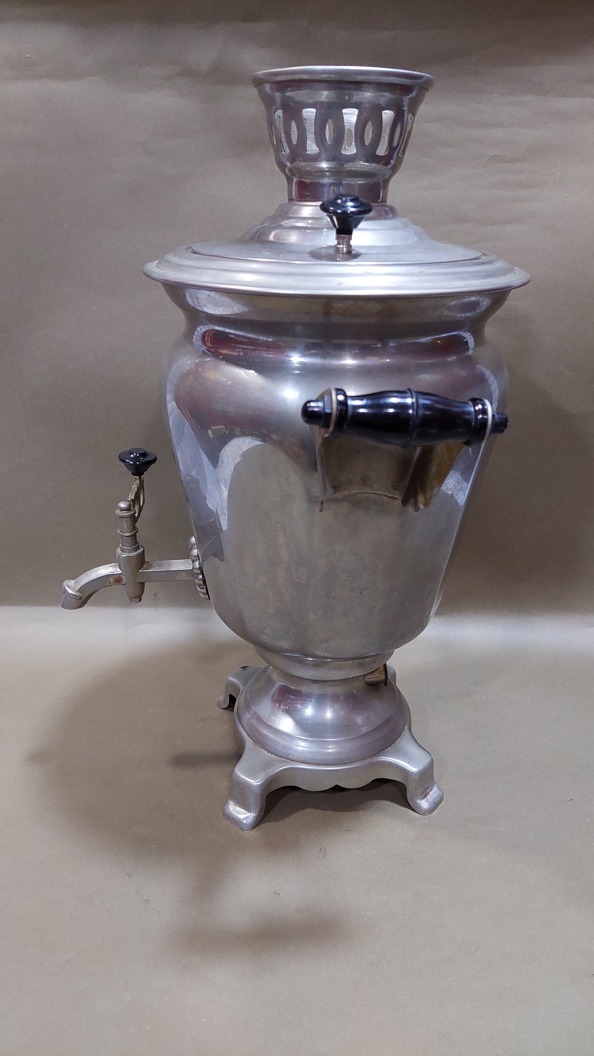 samovar, chrome plated samovar. bronze samovar in chrome. electric samovar. . electric samovar-kettle. antique samovar from 1986.